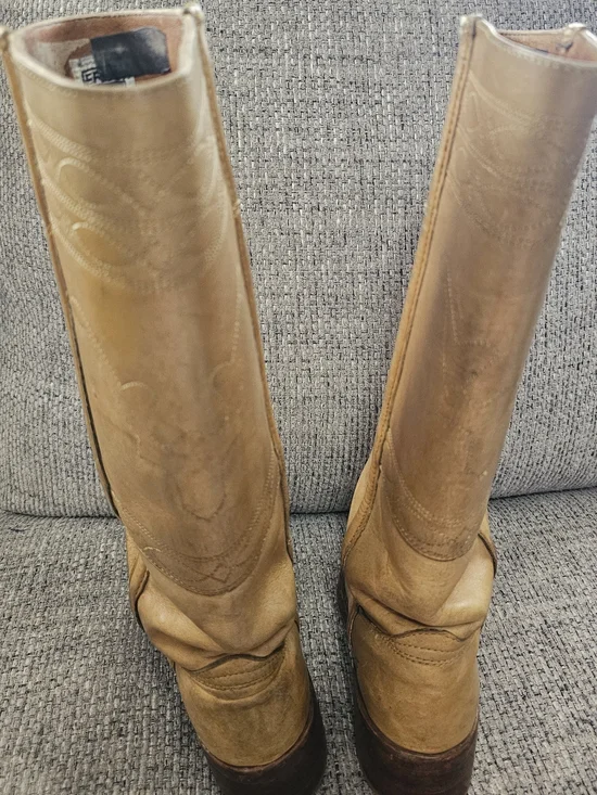 The VTG 90s Frye Campus Longhorn Banana Boots in women's size 6.5B - Picture 6 of 8